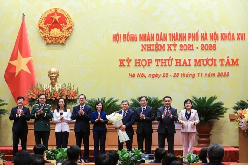 Lãnh đạo tỉnh Quảng Ninh chúc mừng ông Vũ Đại Thắng giữ chức Chủ tịch UBND Thành phố Hà Nội (Ảnh: Hữu Thắng).