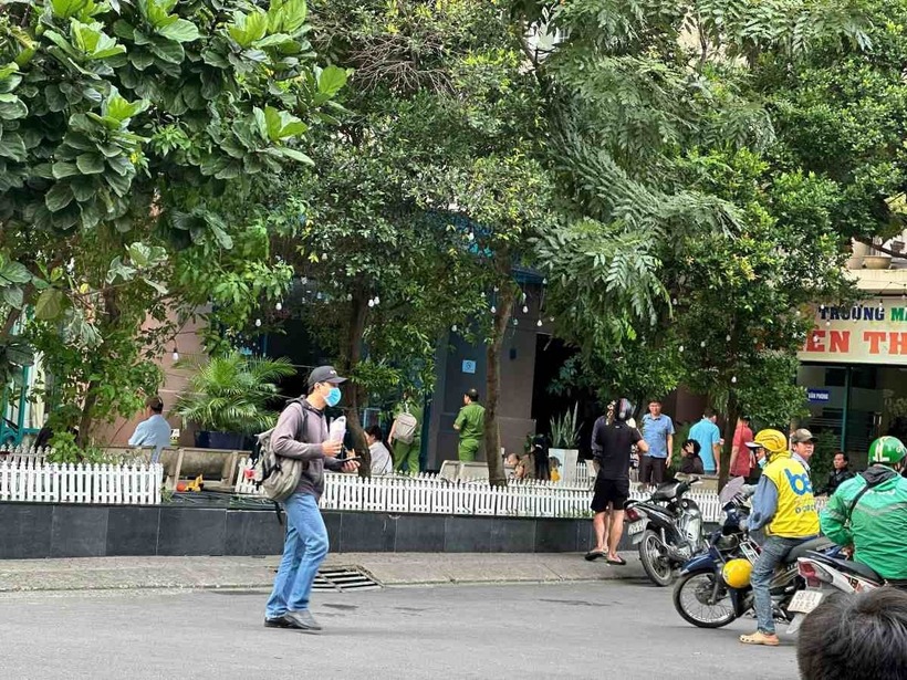 Lực lượng chức năng có mặt tại hiện trường. (Ảnh: Lao động)