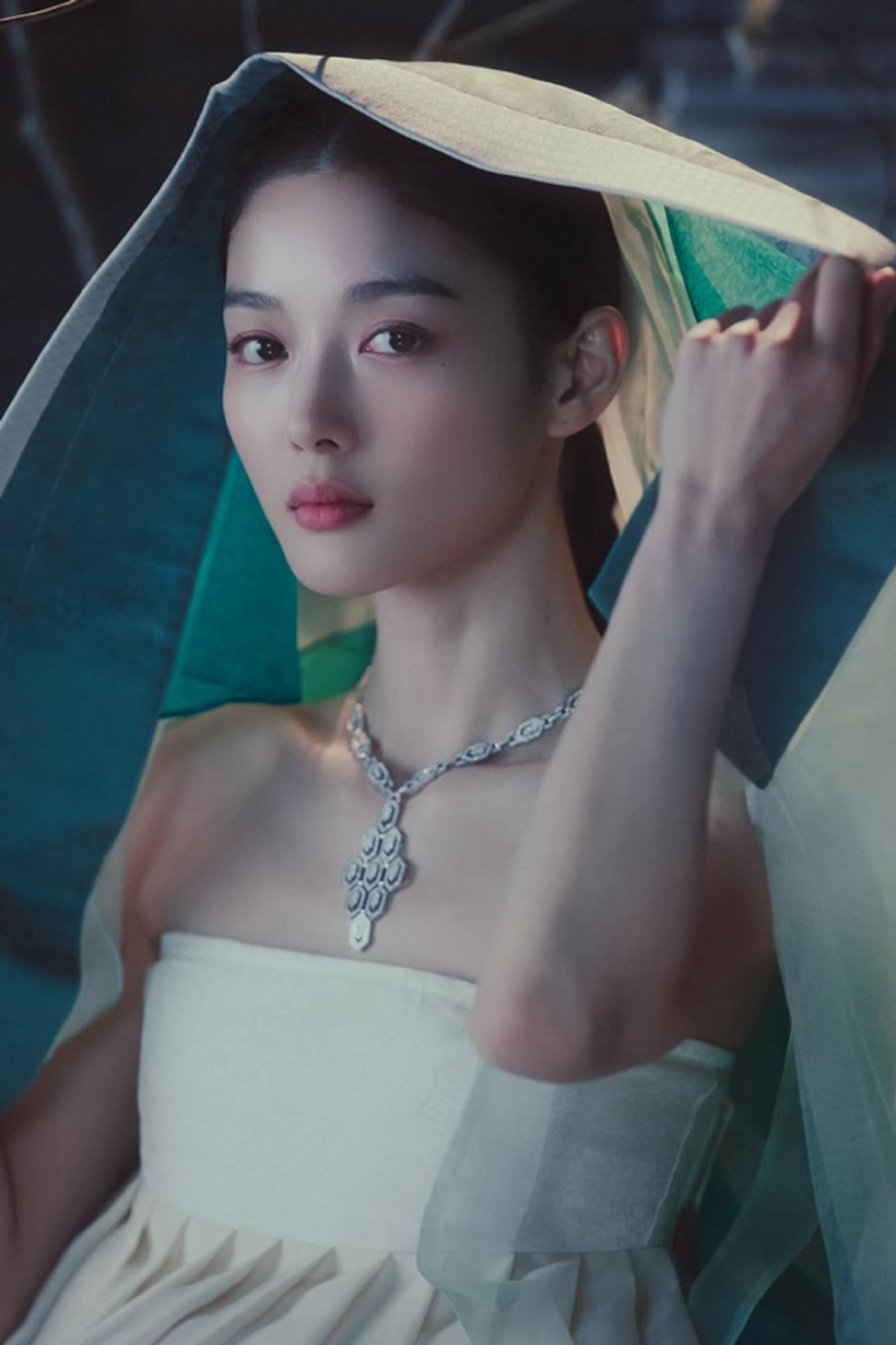 Kim Yoo Jung gần đây được chú ý nhờ vai diễn trong bộ phim Dear X.