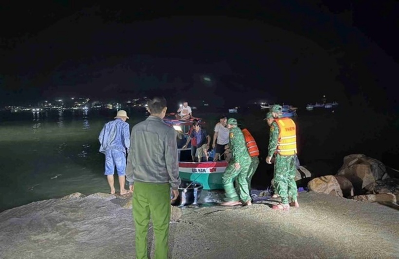 Lực lượng chức năng đã tìm thấy thi thể 2 trong số 3 nạn nhân mất tích. Ảnh: Tiền Phong.