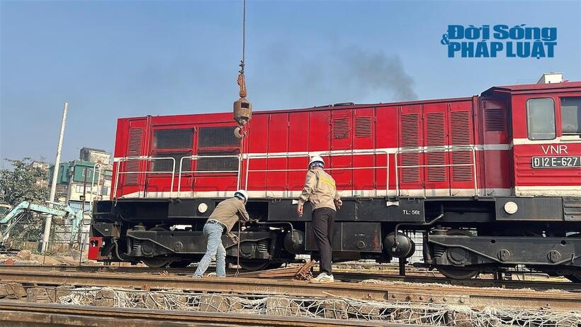 Dự án cũng gặp thử thức lớn khi phải thi công bên dưới đường sắt Bắc - Nam và tàu chạy liên tục