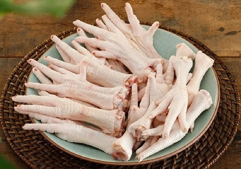 Chân gà có cấu tạo từ da, sụn, gân và xương.