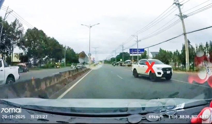 Nữ tài xế lái ô tô bán tải đi ngược chiều trên đường ĐT.741. Ảnh: Báo Công lý.