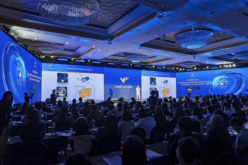 GS. Pascale Cossart - nhà nghiên cứu tiên phong trong lĩnh vực vi sinh vật học tế bào đến từ Viện Pasteur Paris (Pháp), Thành viên Hội đồng Giải thưởng VinFuture chia sẻ tại tọa đàm sáng nay.