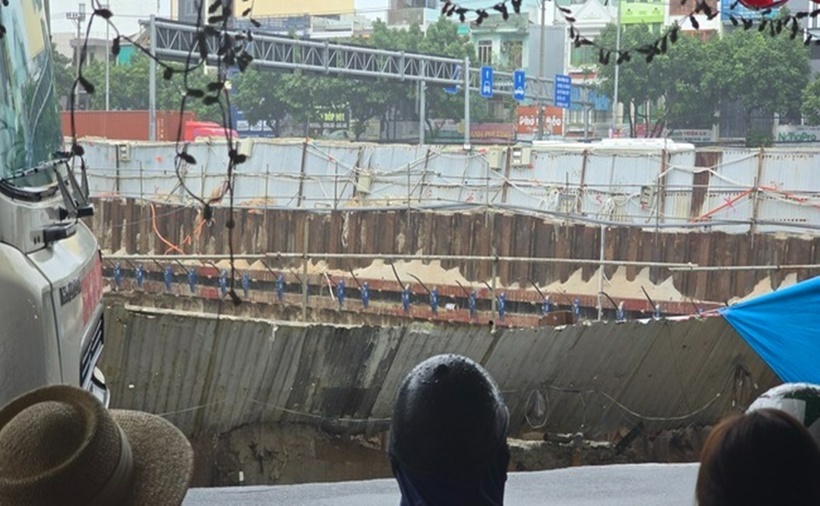 Vị trí sạt lở nằm ngay bên công trường, hiện đang thi công hạng mục múc móng. (Ảnh: Người lao động)