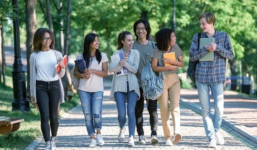Hàng loạt thị trường du học trọng điểm như Canada, Australia và Mỹ đồng loạt "quay xe" với các chính sách siết chặt visa và nâng rào cản tài chính lên mức kỷ lục. Ảnh minh họa
