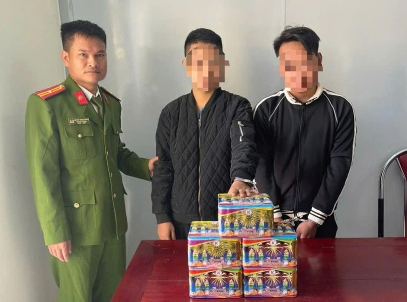 Phong và Dũng tại cơ quan công an. Ảnh: Công an Phú Thọ