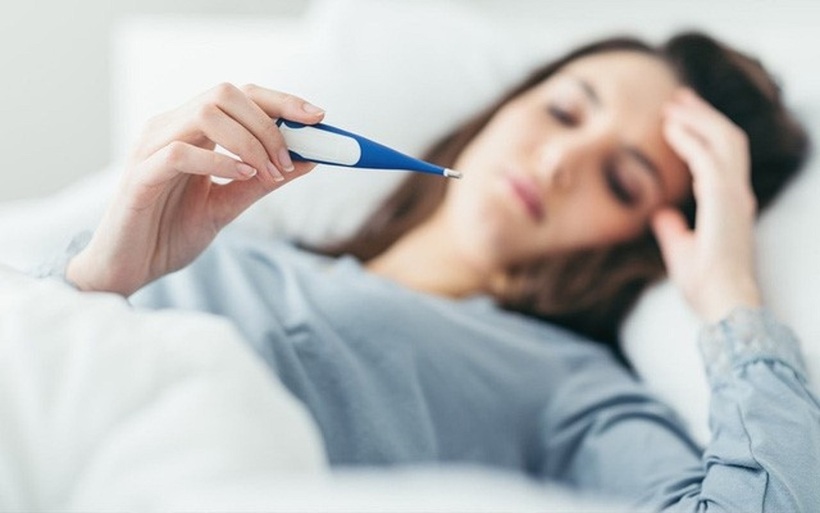 Người bệnh viêm thanh quản có thể sốt, mệt mỏi