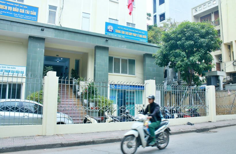 Sau 8 năm áp dụng Luật Trợ giúp pháp lý năm 2017, Trung tâm Trợ giúp pháp lý nhà nước Tp.Hà Nội (địa chỉ số 2 đường Quang Trung, phường Hà Đông) đã tiếp nhận và trợ giúp pháp lý miễn phí cho hơn 11.000 người trong các vụ việc.