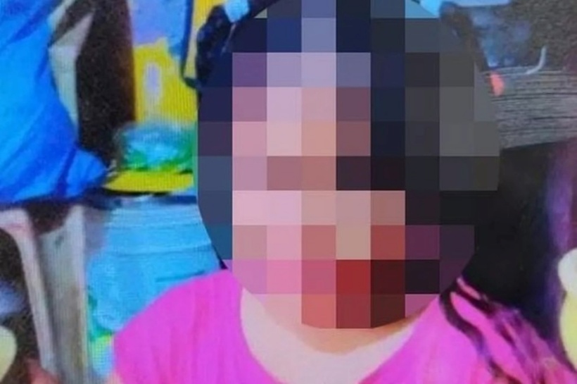 Vì đến lớp muộn, nữ sinh 12 tuổi bị giáo viên phạt bằng cách bắt gập bụng 100 lần gập bụng. Ảnh: Mirror.