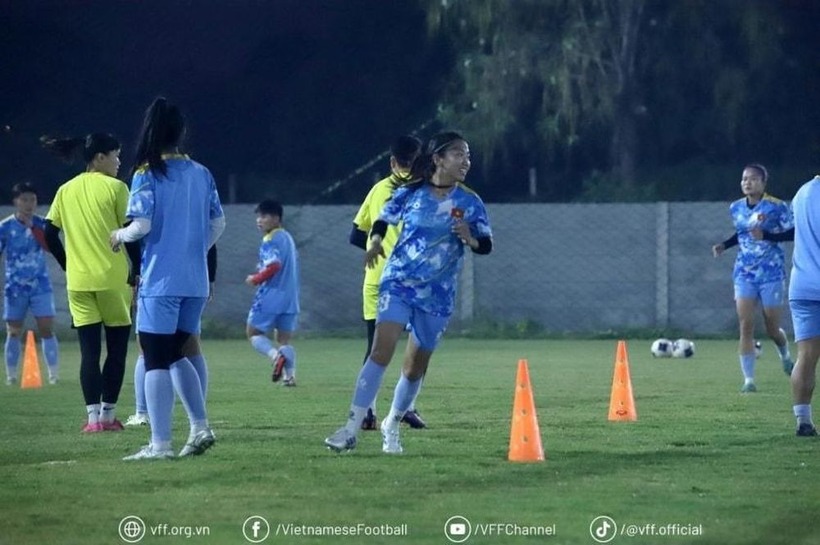 ĐT nữ Việt Nam tập luyện tại Thái Lan chuẩn bị cho trận gặp ĐT nữ Malaysia. Ảnh: VFF.
