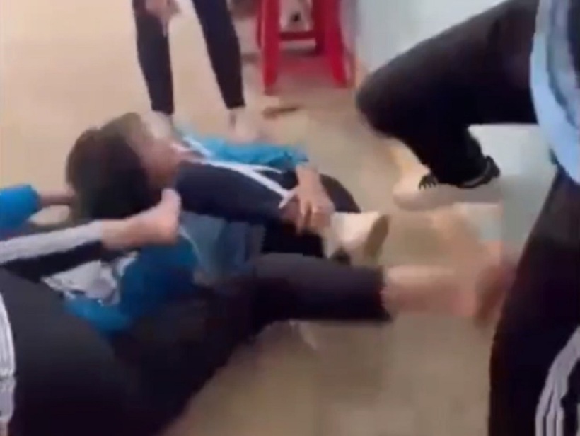 Nữ sinh lớp 7 bị bạn học vây đánh ở Gia Lai. Ảnh: VietNamnet