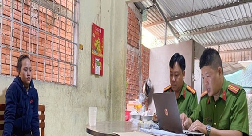 Công an làm việc với Nguyễn Thị Kiều Giang. Ảnh: Công an TP.HCM