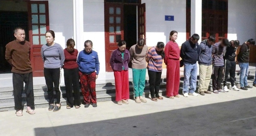 Các đối tượng trong ổ nhóm đánh bạc bị bắt giữ. Ảnh: Công an Nghệ An