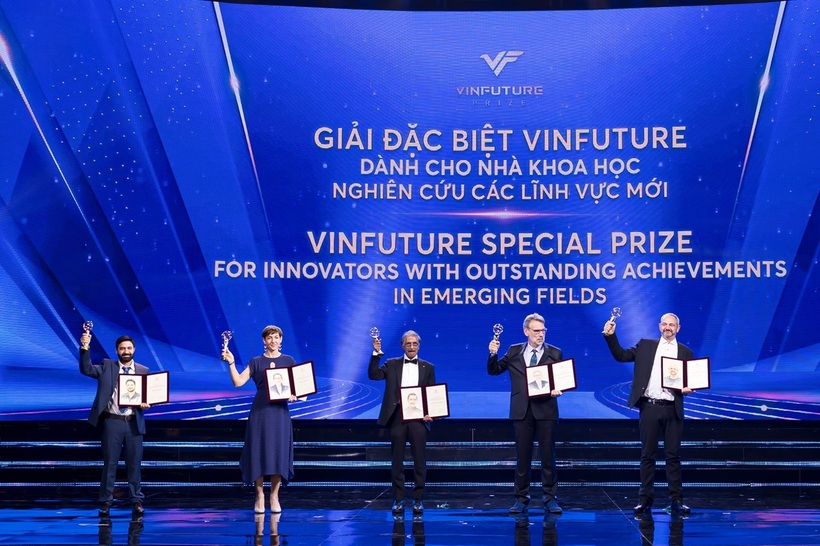 Giải Đặc biệt VinFuture 2025 dành cho Nhà khoa học nghiên cứu các lĩnh vực mới với những đổi mới trong phát triển các loại cây trồng lai có khả năng tự nhân giống.