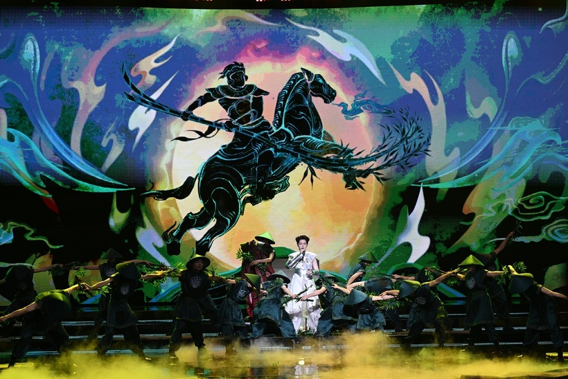 Tiết mục "Phù Đổng Thiên Vương – Đất nước lời ru" do ca sĩ Đức Phúc biểu diễn như một lời chào từ Việt Nam gửi tới bạn bè quốc tế. Đây cũng là bài hát giúp nam ca sĩ giành Quán quân Intervision 2025 tại Nga.