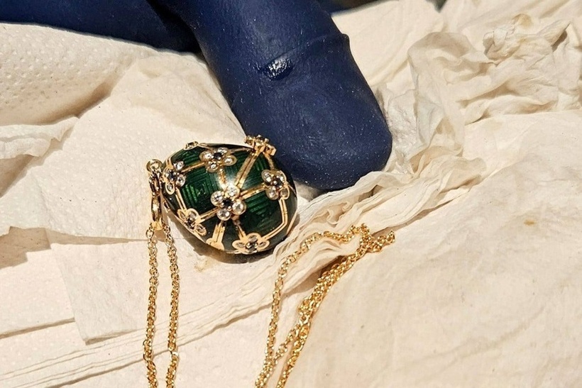 Dây chuyền hình trứng Fabergé trị giá 19.000 USD (khoảng 500 triệu đồng). Ảnh: SCMP.