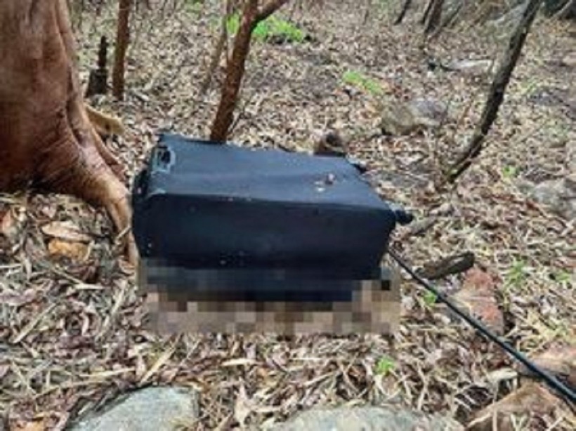 Chiếc vali chứa thi thể cô gái trẻ. Ảnh: Vietnamnet