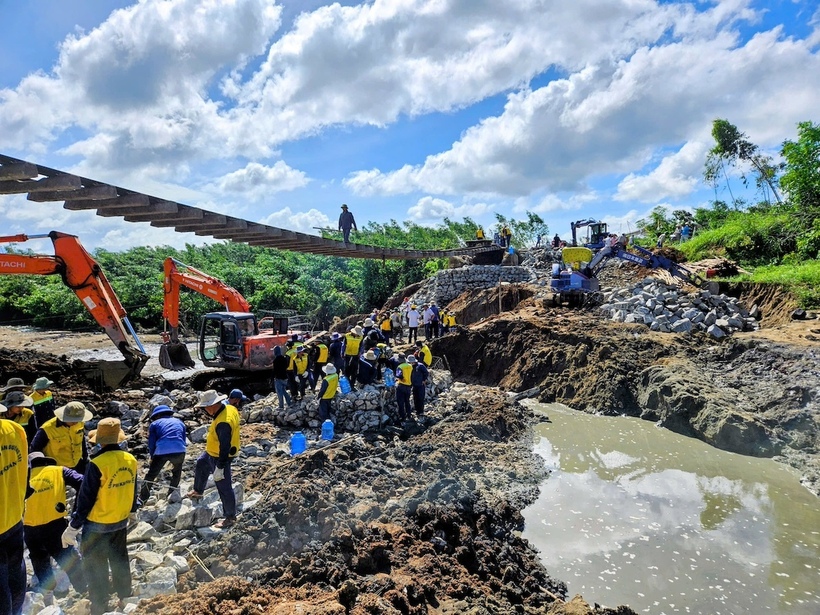 Ngành đường sắt khắc phục kết cấu hạ tầng đường sắt bị hư hỏng nặng do mưa lũ