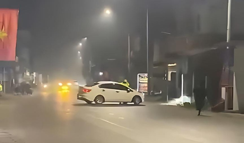 "Ma men" liều lĩnh tông thẳng CSGT khi bị kiểm tra ở Thái Nguyên