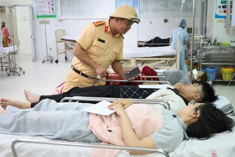 Nạn nhân bị thương đang được điều trị tại bệnh viện. Ảnh: Thanh Niên