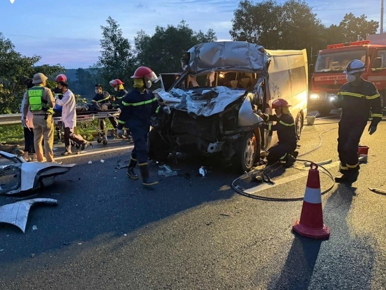 Hiện trường vụ tai nạn trên cao tốc Đà Nẵng - Quảng Ngãi.