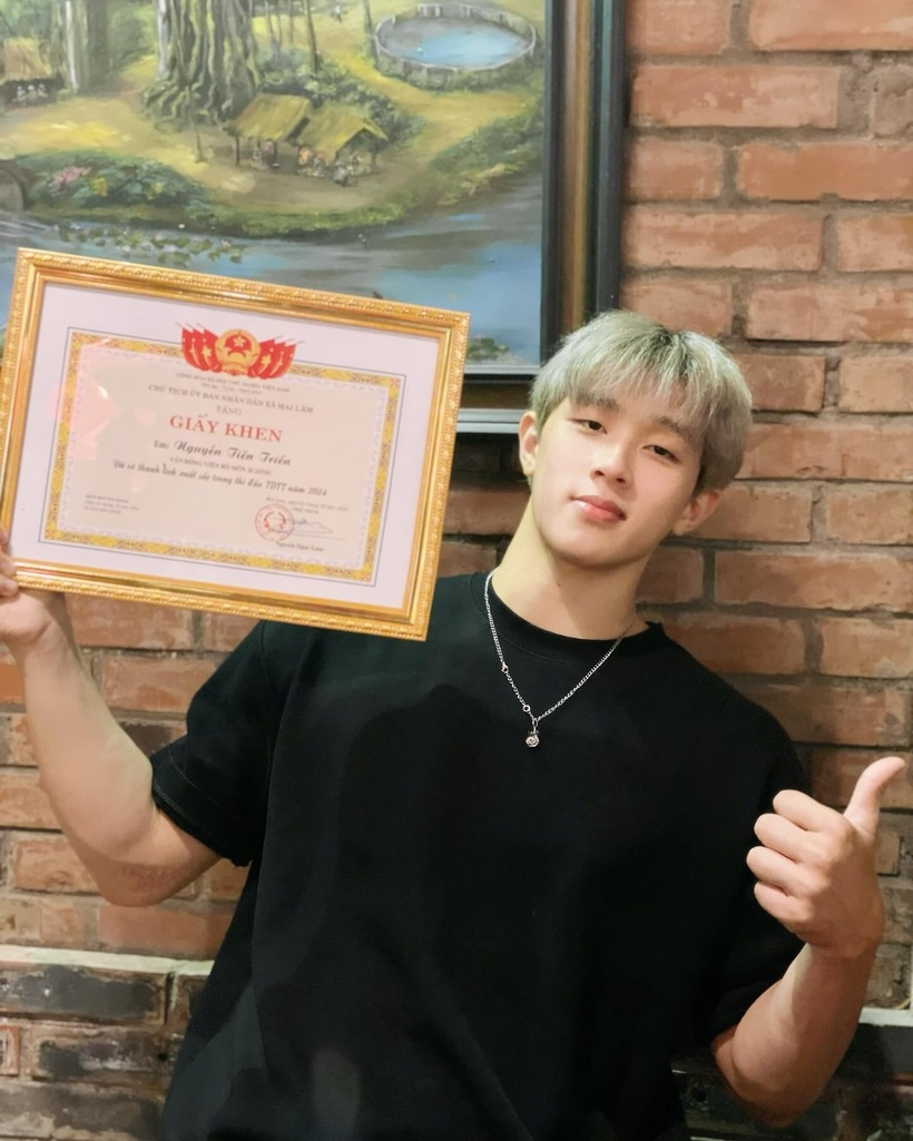 Không chỉ nổi bật với tài năng võ thuật xuất sắc, Triển còn được mệnh danh là "hotboy võ thuật" nhờ sở hữu diện mạo cuốn hút, được ví von như tài tử. Nhan sắc cùng tài năng giúp võ sĩ này trở thành một trong những gương mặt đáng chú ý của đội tuyển Jujitsu Việt Nam, đặc biệt hướng đến mục tiêu chinh phục SEA Games 33 sắp tới tại Thái Lan.