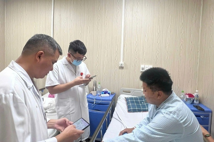 Nam bệnh nhân suy thận cấp diễn tiến nặng sau khi hút thuốc lá điện tử. Ảnh: Dân Trí.