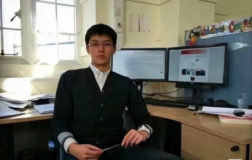 Bức ảnh "nam thần phòng thí nghiệm" gây sốt trở lại