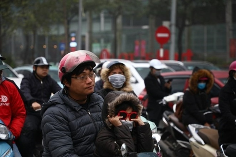 Hà Nội: Tạm dừng hoặc điều chỉnh thời gian học tập của học sinh khi có cảnh báo ô nhiễm không khí. Ảnh: Báo Lao động.