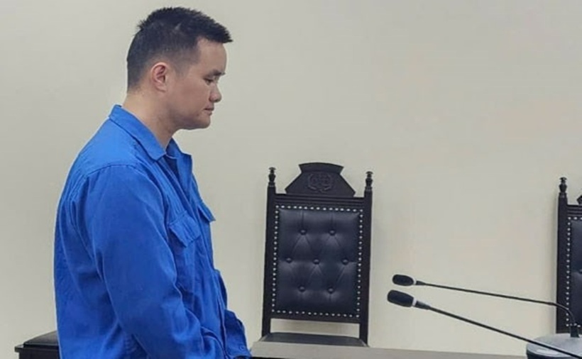 Nguyễn Văn Lâm bị cáo buộc mua bán hai người cho chủ quán karaoke. (Ảnh: Lao động)