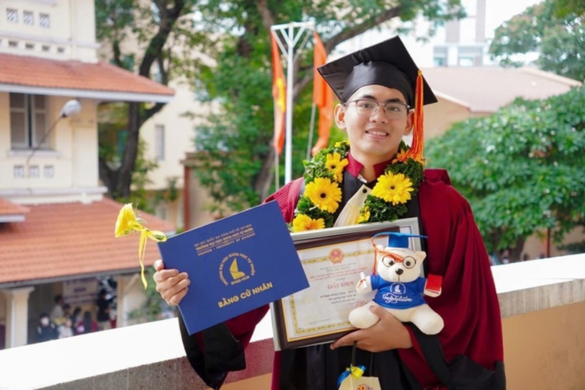 Trung trở thành tân cử nhân ngành Trí tuệ nhân tạo vào tháng 6/2025. Ảnh: VTC News