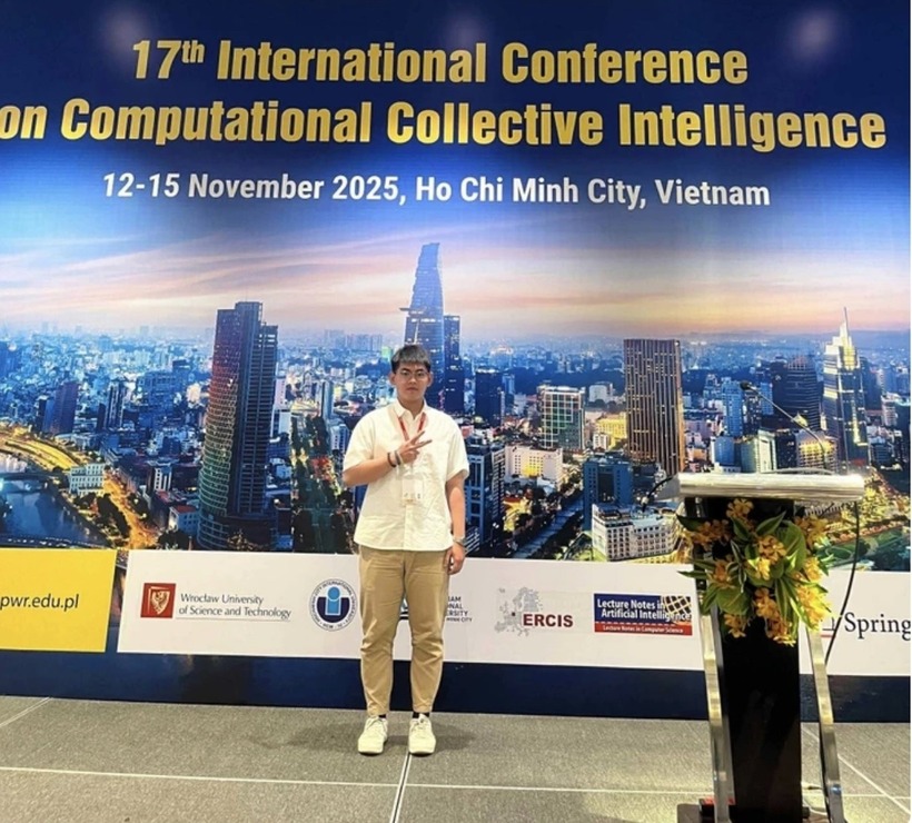 Trung tham gia Hội nghị Quốc tế về Trí tuệ Tập thể Tính toán (ICCCI 2025) vào tháng 11/2025. Ảnh: VTC News