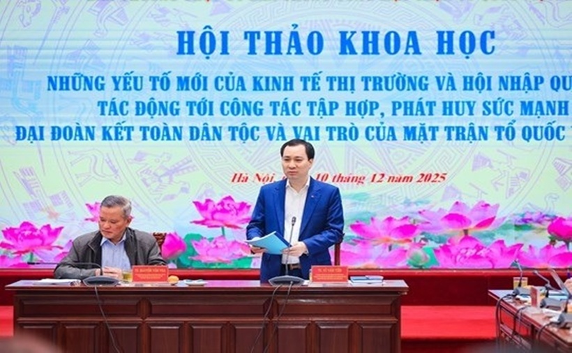 TS. Vũ Văn Tiến, Ủy viên Đoàn Chủ tịch, Trưởng Ban Tuyên giáo Cơ quan Ủy ban Trung ương MTTQ Việt Nam phát biểu tại Hội thảo