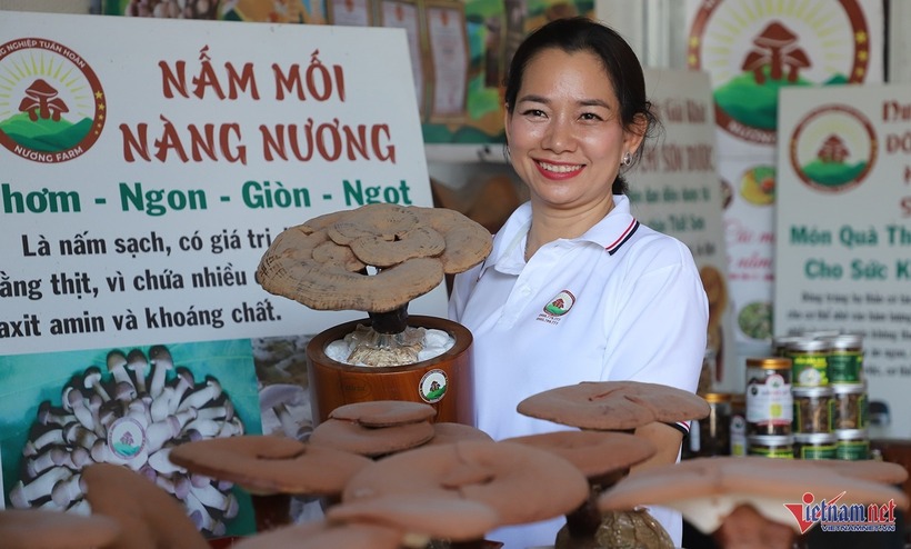 Chị Nương bước đầu thành công với nghề trồng nấm. Ảnh: VietNamnet
