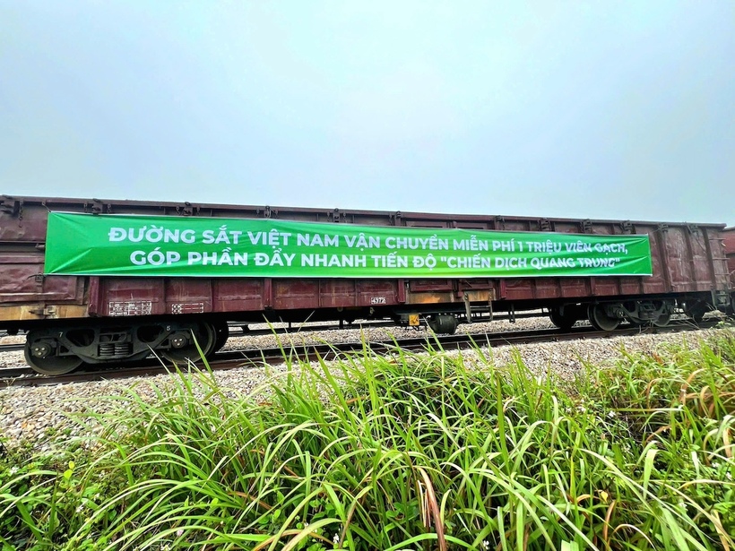 Trong ngày hôm nay (14/12), ngành Đường sắt tổ chức vận chuyển 40 vạn viên gạch từ ga Bỉm Sơn (Thanh Hóa) tới ga Hòa Đa (xã Tuy An Nam, tỉnh Đắk Lắk)