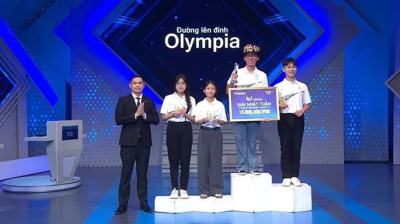 Đỗ Đường Minh Quân, học sinh Trường Phổ thông Năng khiếu, Đại học Quốc gia TP.HCM đã giành chiến thắng thuyết phục trận thi tuần Đường lên đỉnh Olympia.