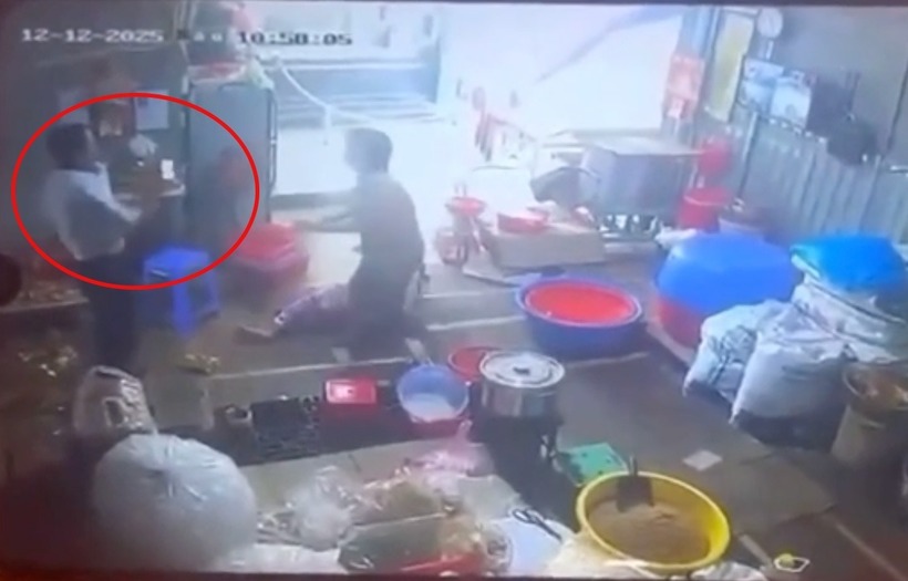 Camera an ninh ghi lại diễn biến vụ việc. Ảnh: Sức khỏe và Đời sống