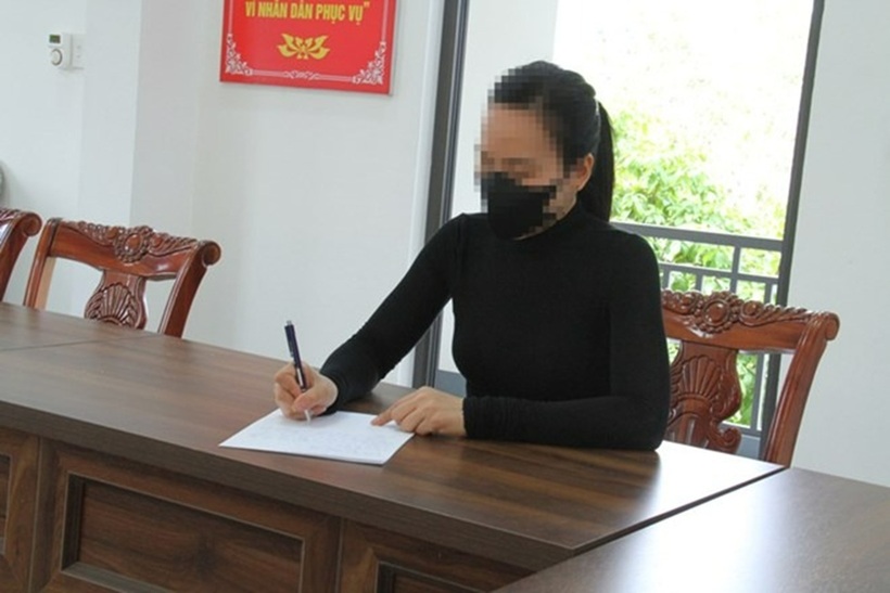 Công an triệu tập chủ tài khoản Facebook “Phố Nhỏ” lên làm việc. Ảnh: Lao động