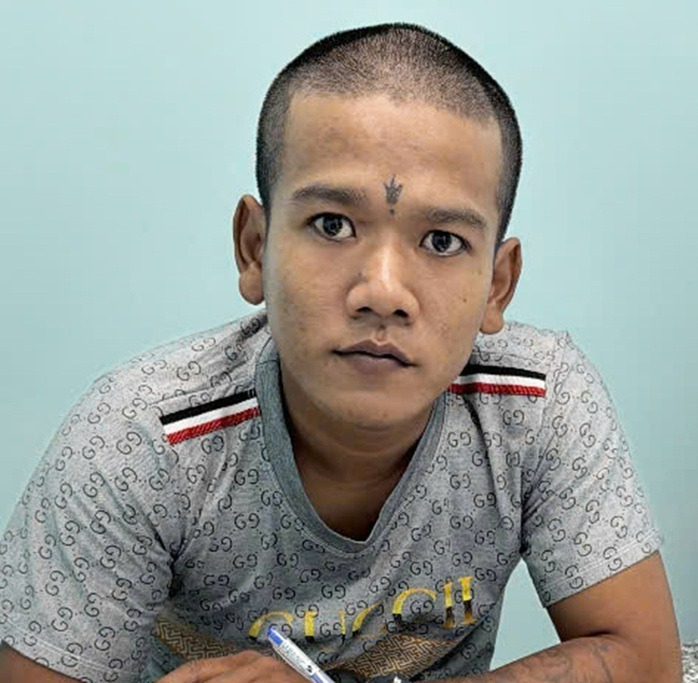 "Siêu trộm" Chau Sóc Kia có hình xăm lạ trên trán. (Ảnh: Cơ quan công an)