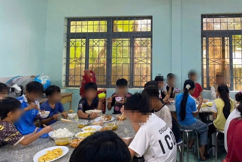 Nhiều học sinh tại xã biên giới Ea Súp được dự án "Nuôi em" tài trợ suất ăn. Ảnh: Dân trí