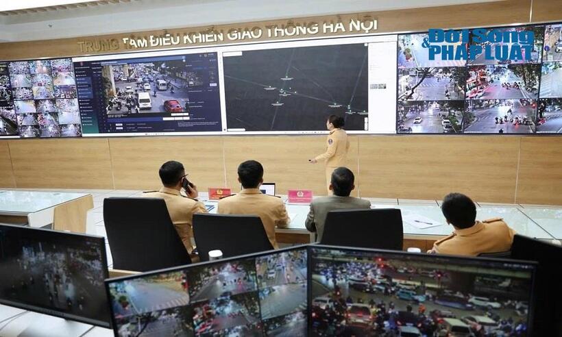 Công an TP. Hà Nội cũng chính thức vận hành Trung tâm điều khiển giao thông thông minh.