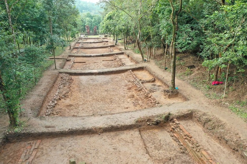 Xuất lộ dấu tích kiến trúc con đường thiêng ở di sản Mỹ Sơn. (Ảnh: Tiền phong)