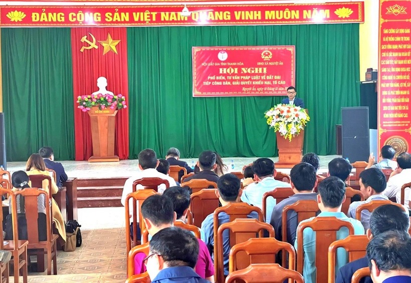 Hội nghị thu hút hơn 100 đại biểu là lãnh đạo, cán bộ, công chức địa phường nhân dân xã Nguyệt Ấn tham dự.