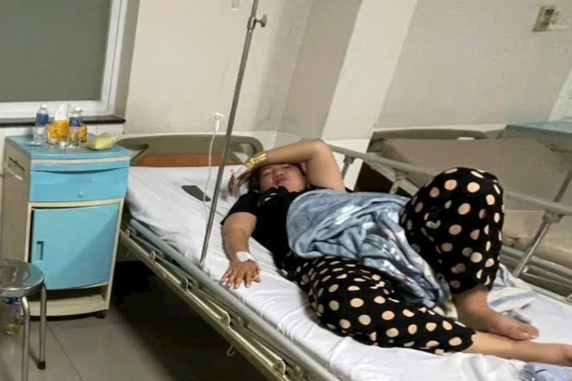 Một bệnh nhân nhập viện sau khi ăn bánh mì. Ảnh: Dân Trí.