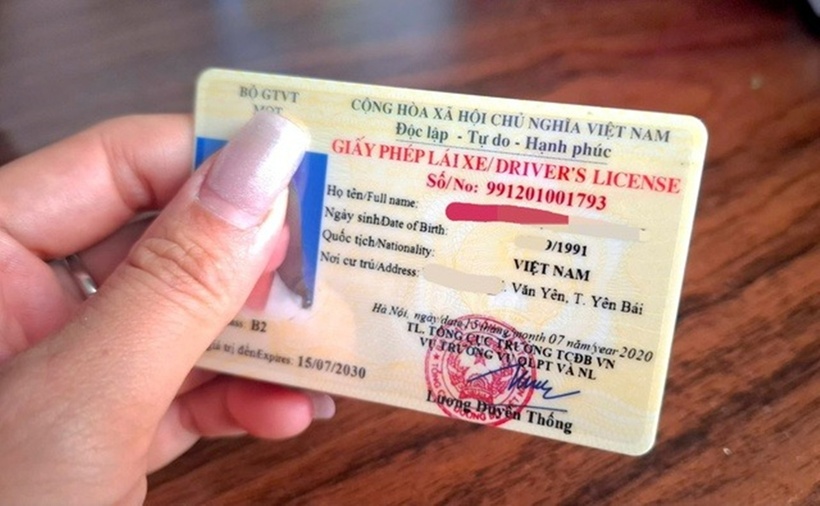 Không ít trường hợp đã bị cơ quan chức năng tước giấy phép lái xe vì vi phạm luật giao thông nhưng vẫn tiếp tục lái xe. (Ảnh minh họa)