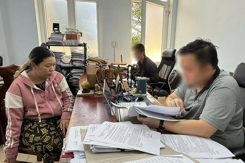 Đối tượng Nguyễn Thị Phương Liên tại cơ quan công an