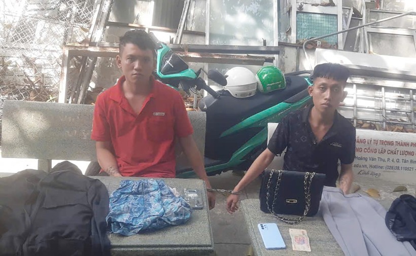 2 kẻ cướp khi bị bắt giữ. (Ảnh: Cơ quan công an)