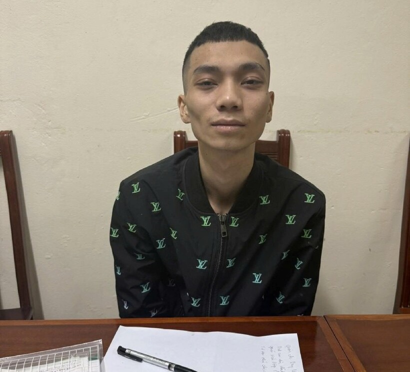 Đối tượng truy nã Lê Văn Thích tại Cơ quan điều tra. Ảnh: Công an tỉnh Hưng Yên.