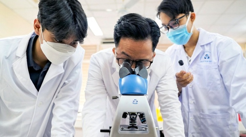 Trường ĐH Bách khoa TP.HCM trả lương, học phí cho người học tiến sĩ. Ảnh minh họa: Tuổi trẻ Online